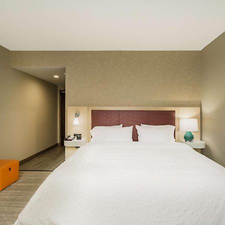 Hampton Inn Newport Eksteriør billede