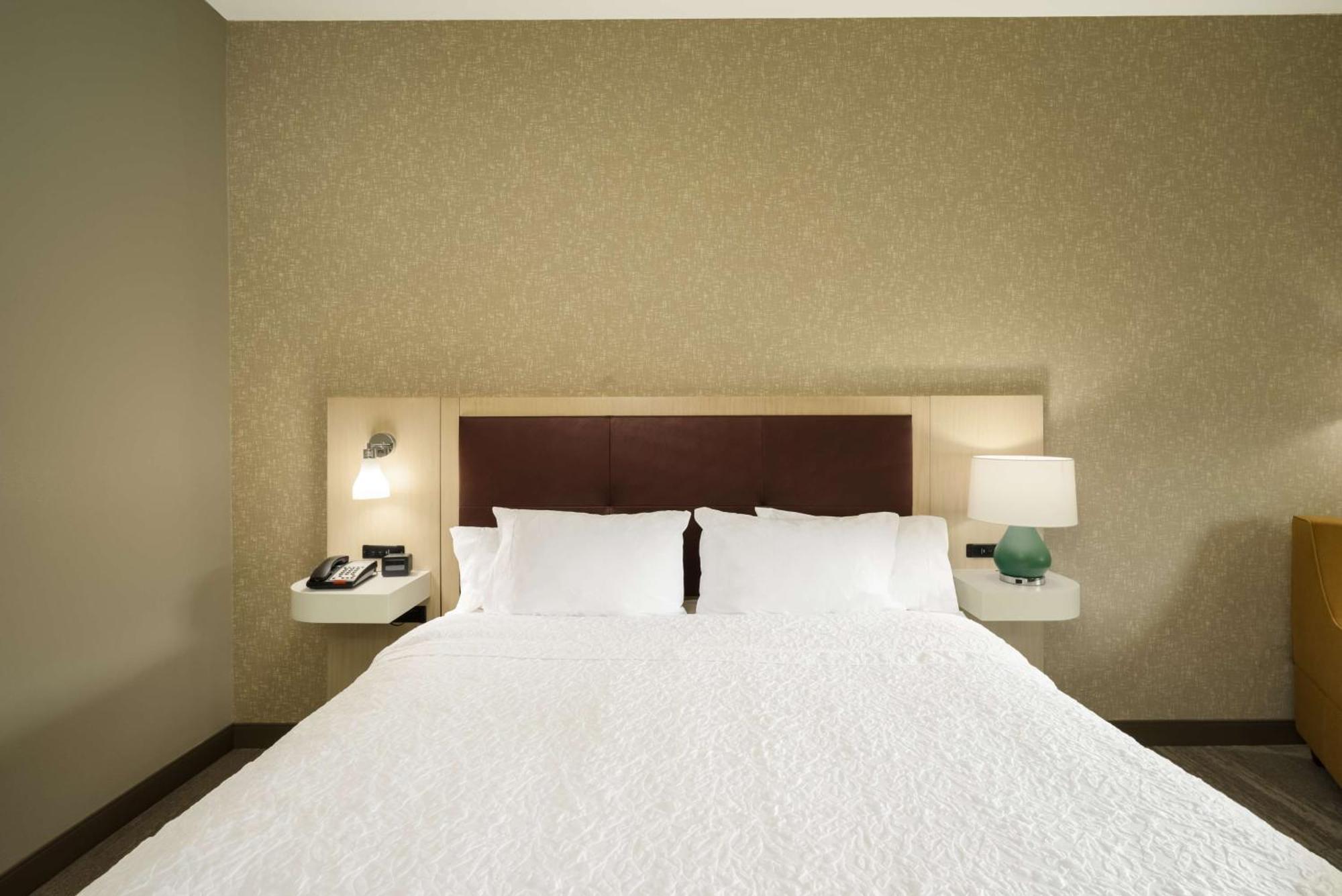 Hampton Inn Newport Eksteriør billede