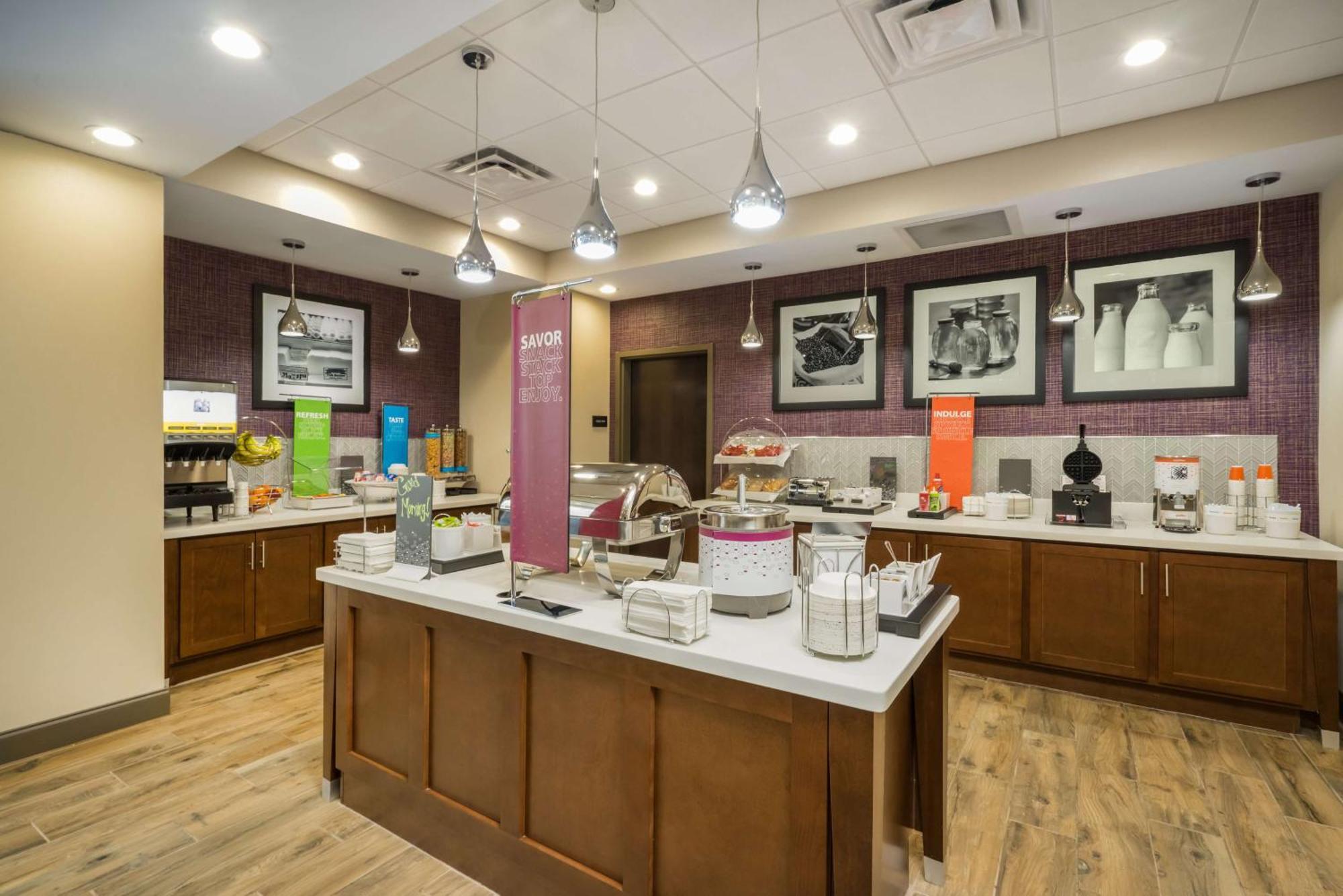 Hampton Inn Newport Eksteriør billede