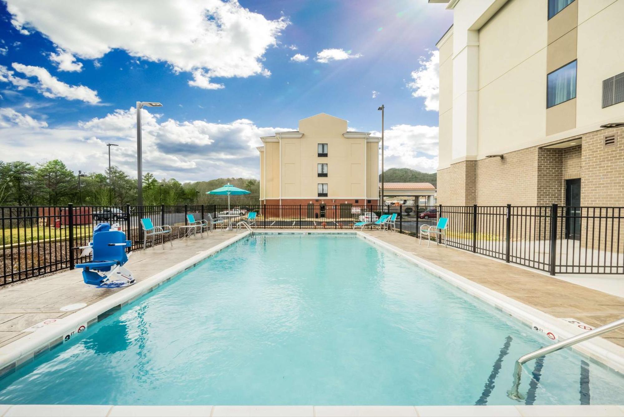 Hampton Inn Newport Eksteriør billede