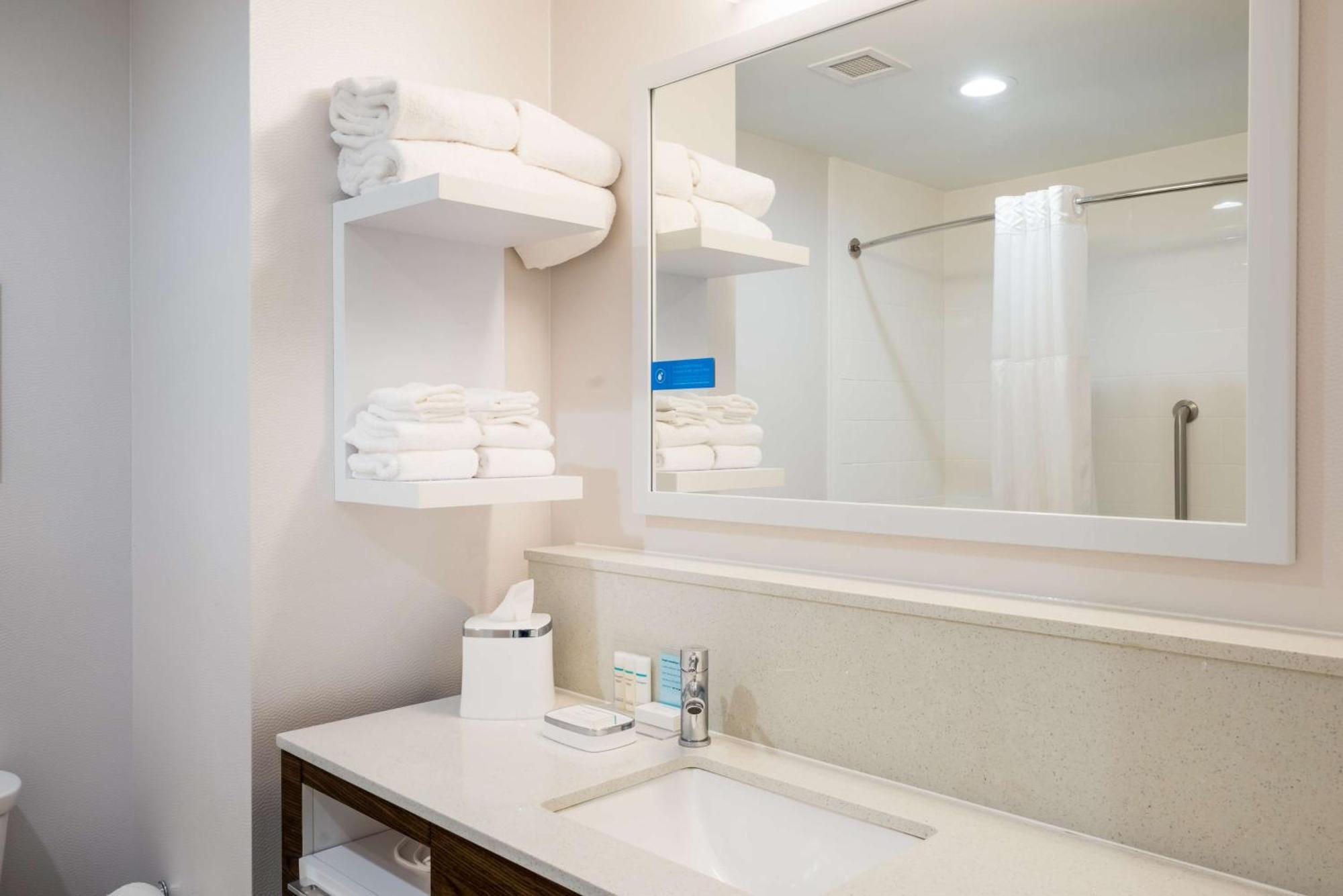 Hampton Inn Newport Eksteriør billede