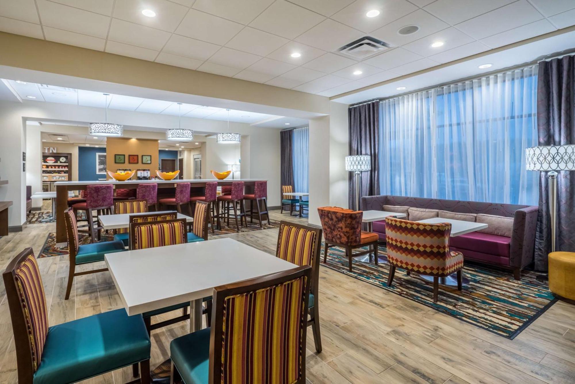 Hampton Inn Newport Eksteriør billede